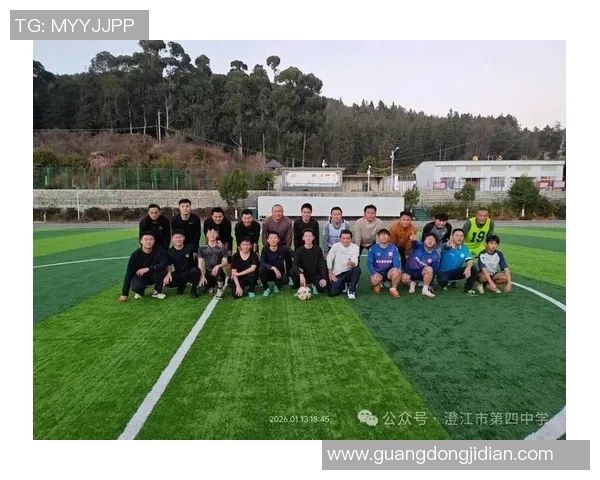 欢聚一堂朋友足球聚会畅享激情时刻共同追逐梦想与友谊的精彩赛事