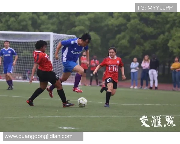 足球与乳房的奇妙联结探讨运动与女性魅力的交汇点