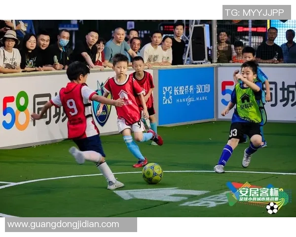 张店足球热潮兴起青少年积极参与锻炼提升技艺成就未来明星