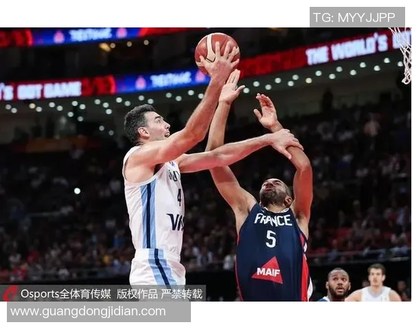 足球与篮球的较量谁才是王者运动的真正代表之争