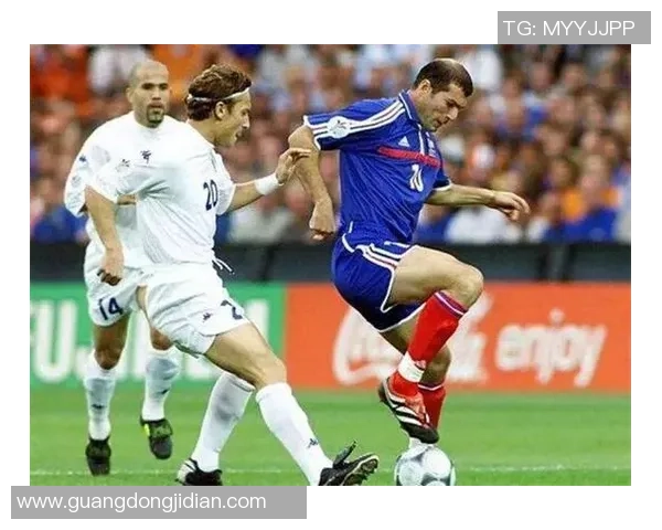 足球哥俩携手征战绿茵场谱写兄弟情深的传奇故事