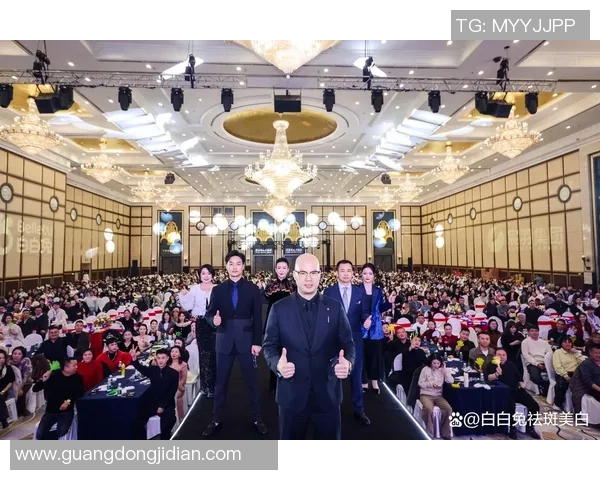 飞人足球门的传奇之路:从草根到巅峰的奋斗与荣耀 飞人足球门的传奇之路:从草根到巅峰的奋斗与荣耀